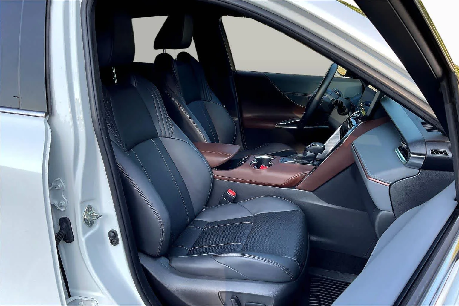 Used 2023 Wind Chill Pearl Toyota Limited image 9