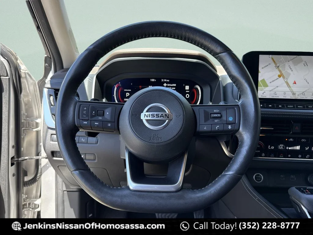 Used 2021 Silver Nissan Platinum image 45