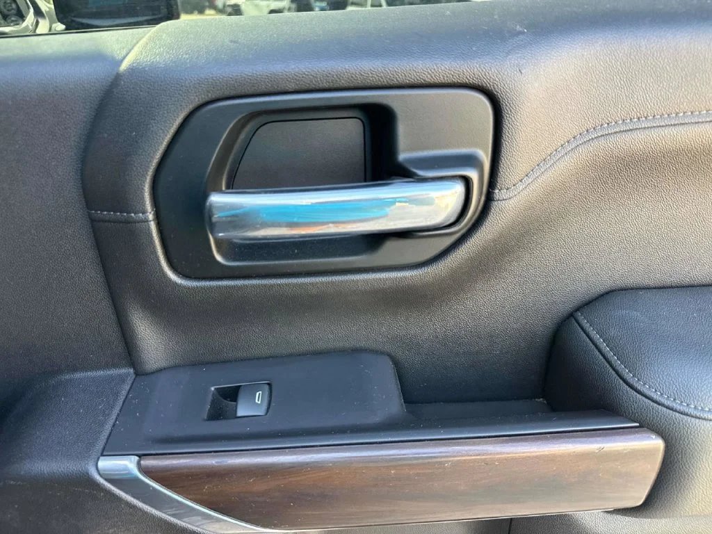 Used 2019 Black GMC SLT image 30