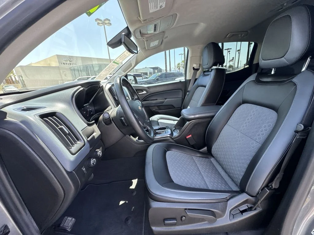 Used 2022 Gray Chevrolet Z71 image 10