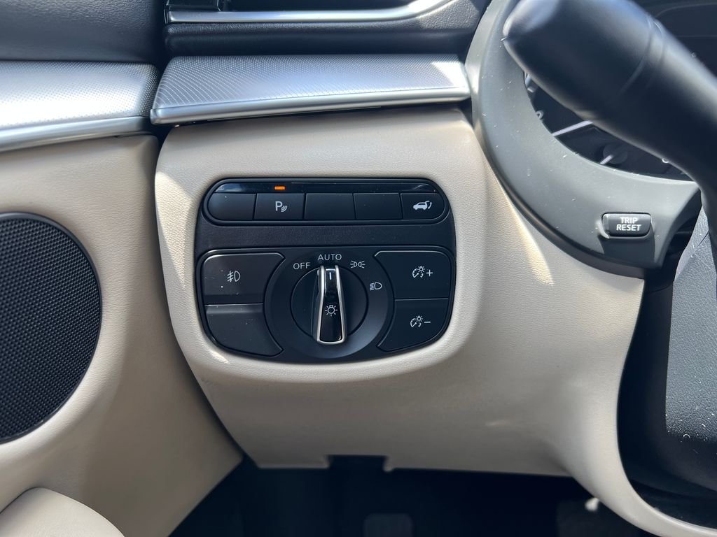 Used 2020 Gray INFINITI LUXE image 17