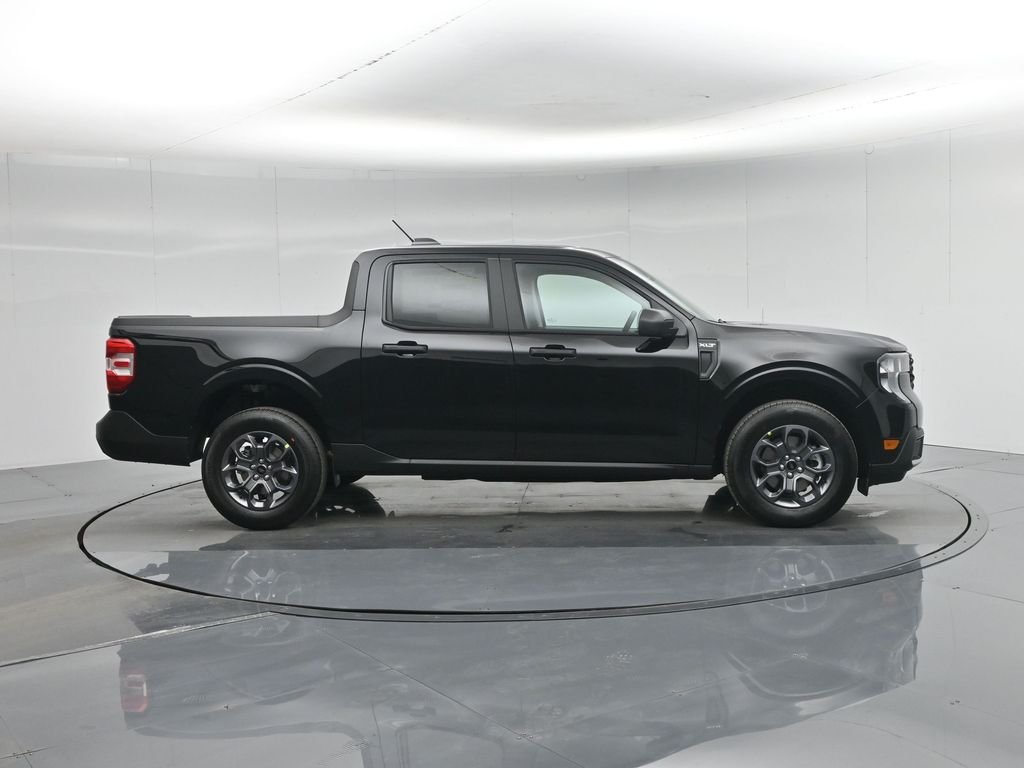 New 2026 Shadow Black Ford XLT image 33