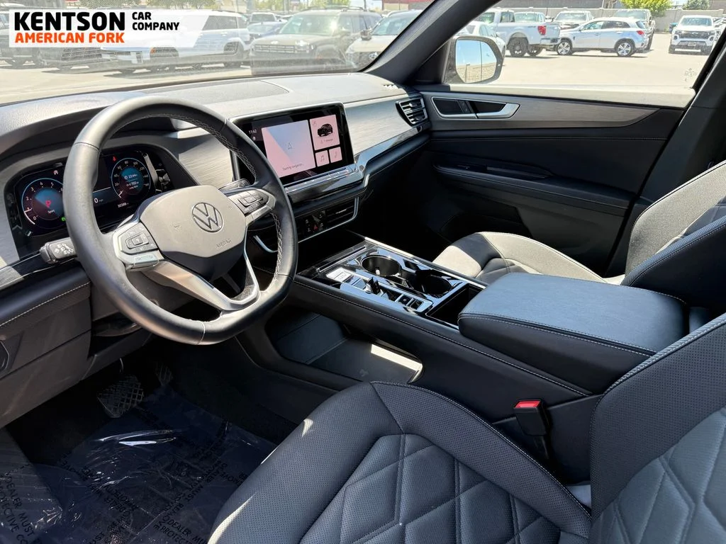 Used 2025 Black Volkswagen 2.0T SE w/Technology image 27