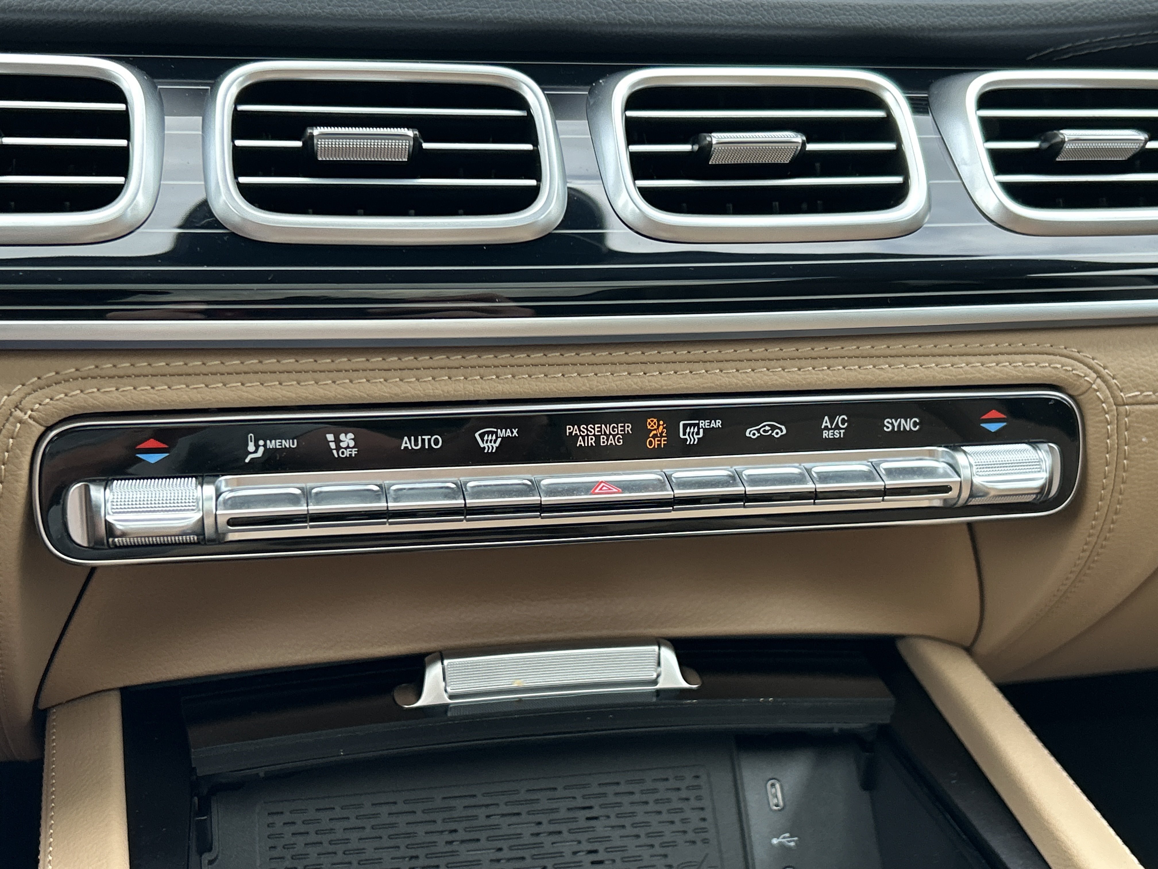 New 2026 MANUFAKTUR Moonlight White Metallic Mercedes-Benz GLE 450 4MATIC® SUV image 29