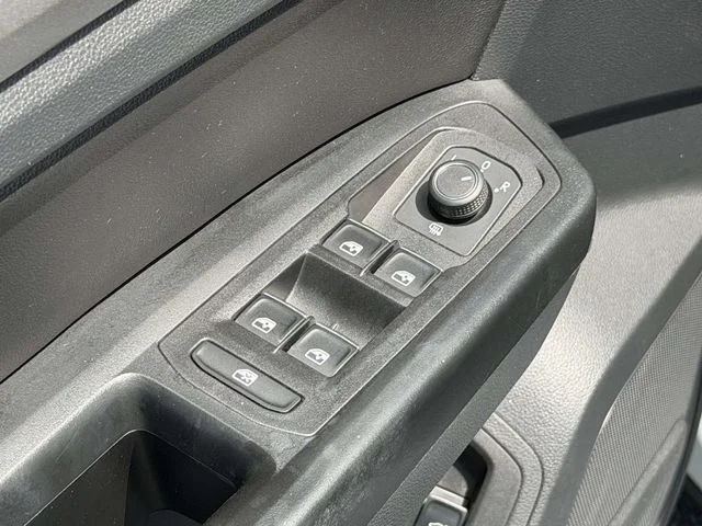 Used 2019 Pure White Volkswagen 3.6L V6 SE image 27