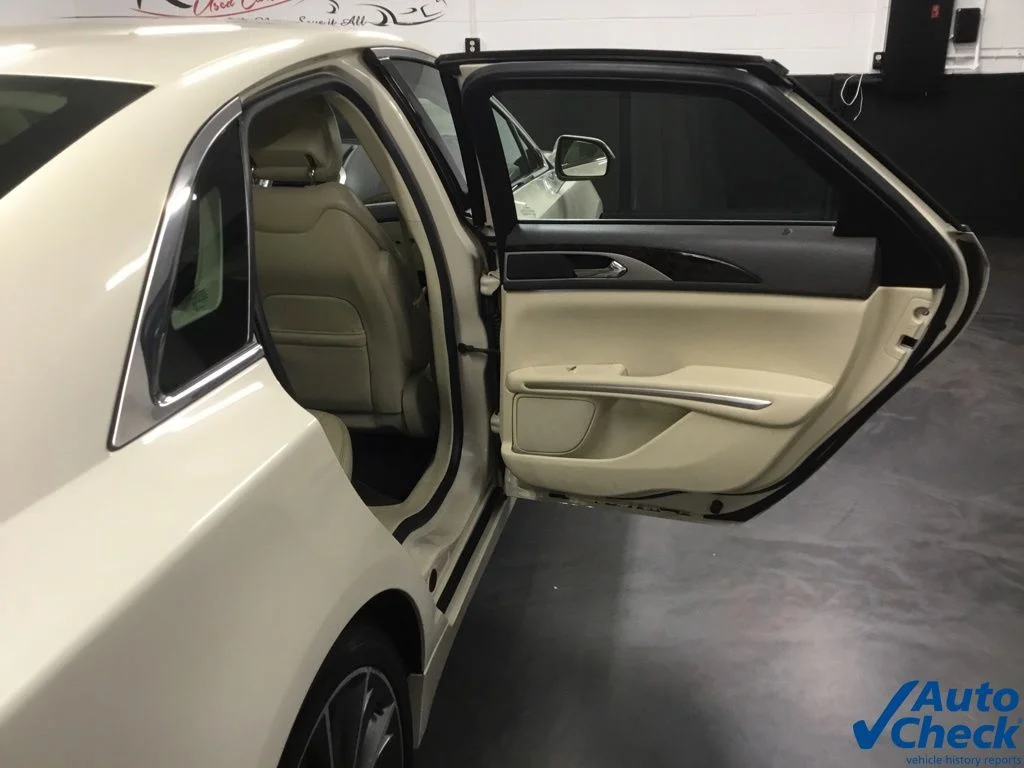 Used 2015 Silver Lincoln Base image 35