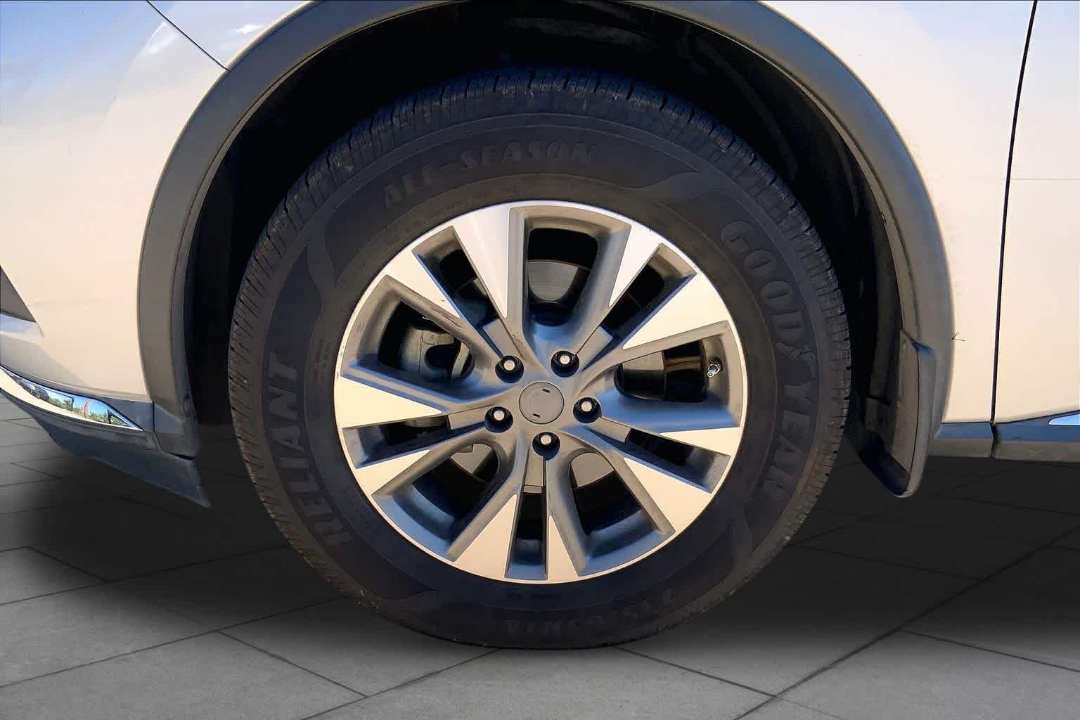 Used 2015 Brilliant Silver Metallic Nissan SV image 10