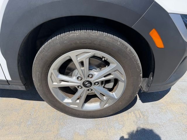 Used 2023 White Hyundai SEL image 9