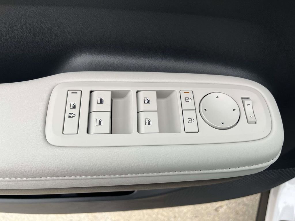 New 2026 White Hyundai SEL FWD image 11