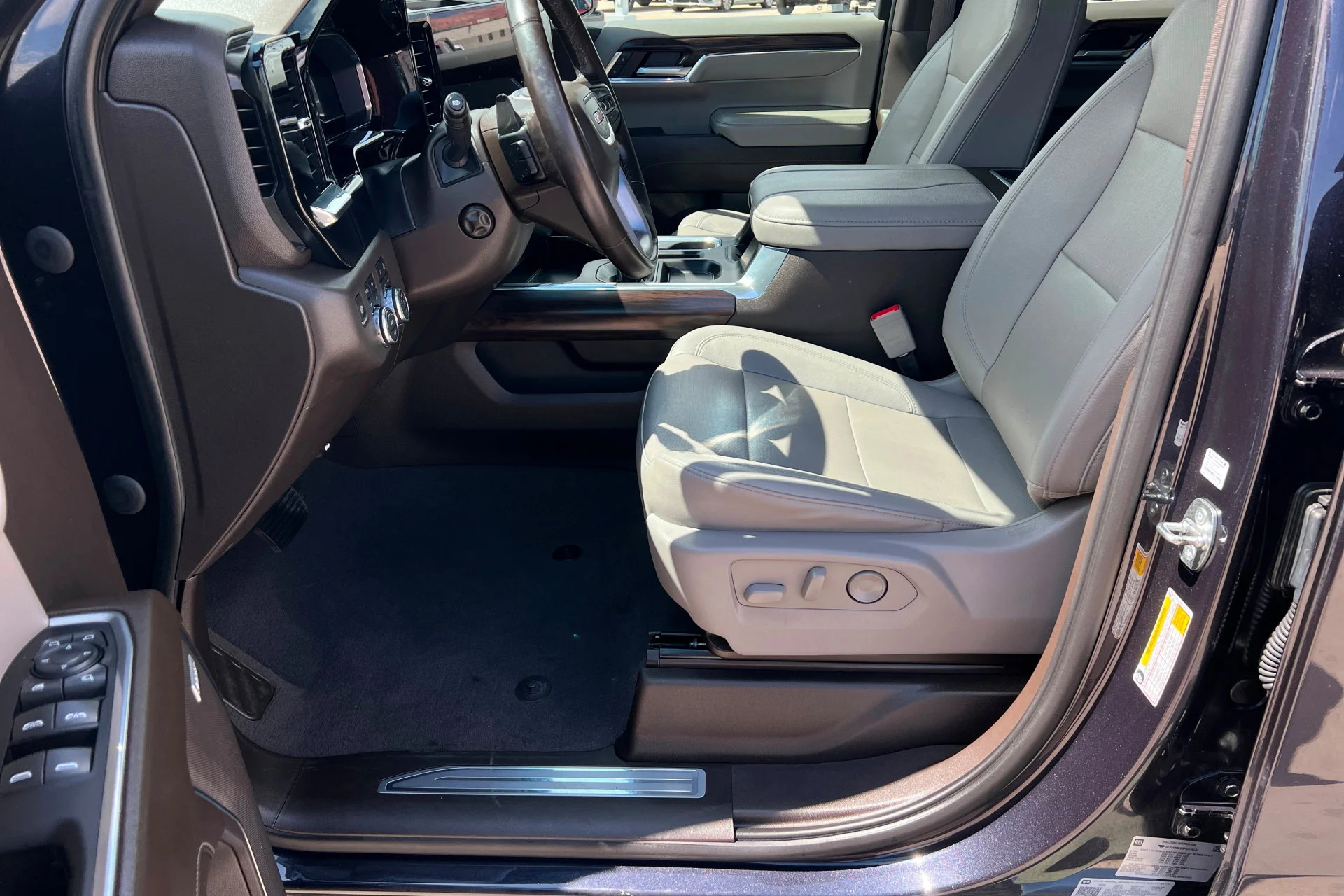 Used 2023 Titanium Rush Metallic GMC SLT image 17