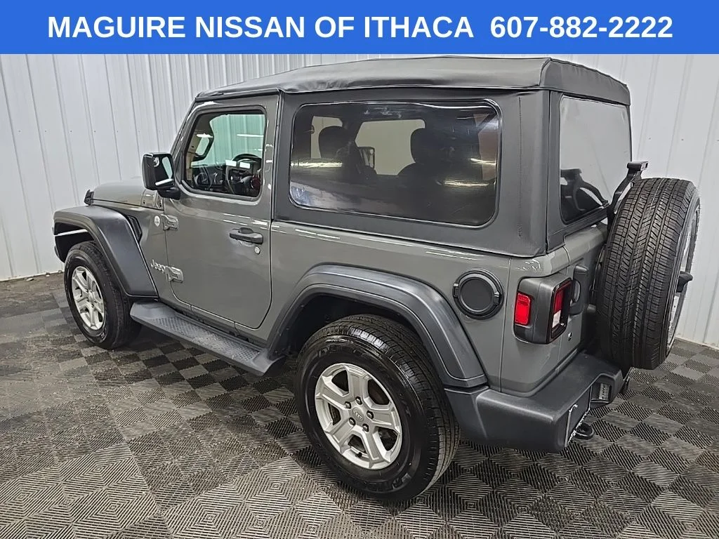 Used 2019 Gray Jeep Sport S image 9