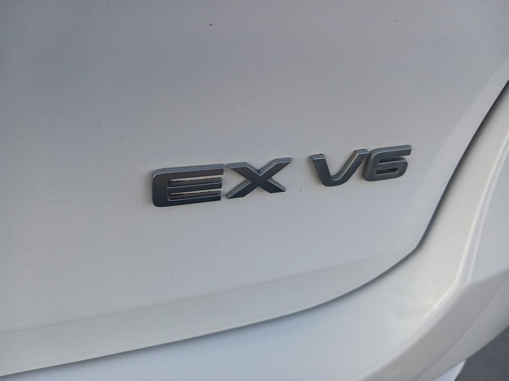 Used 2019 White Kia EX image 30