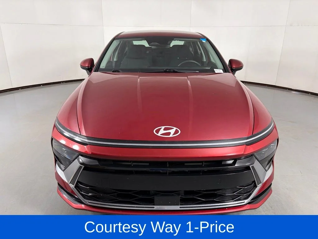 Used 2025 Red Hyundai SEL image 4
