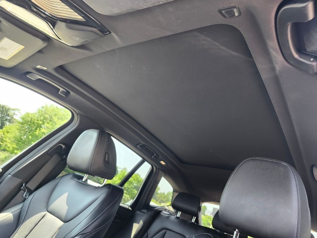 Used 2023 White BMW xDrive30i image 21