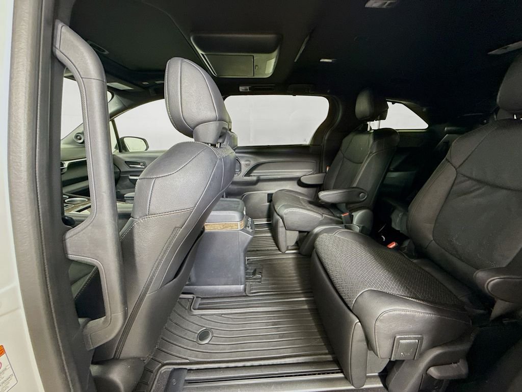 Used 2025 Wind Chill Pearl Toyota Platinum image 25