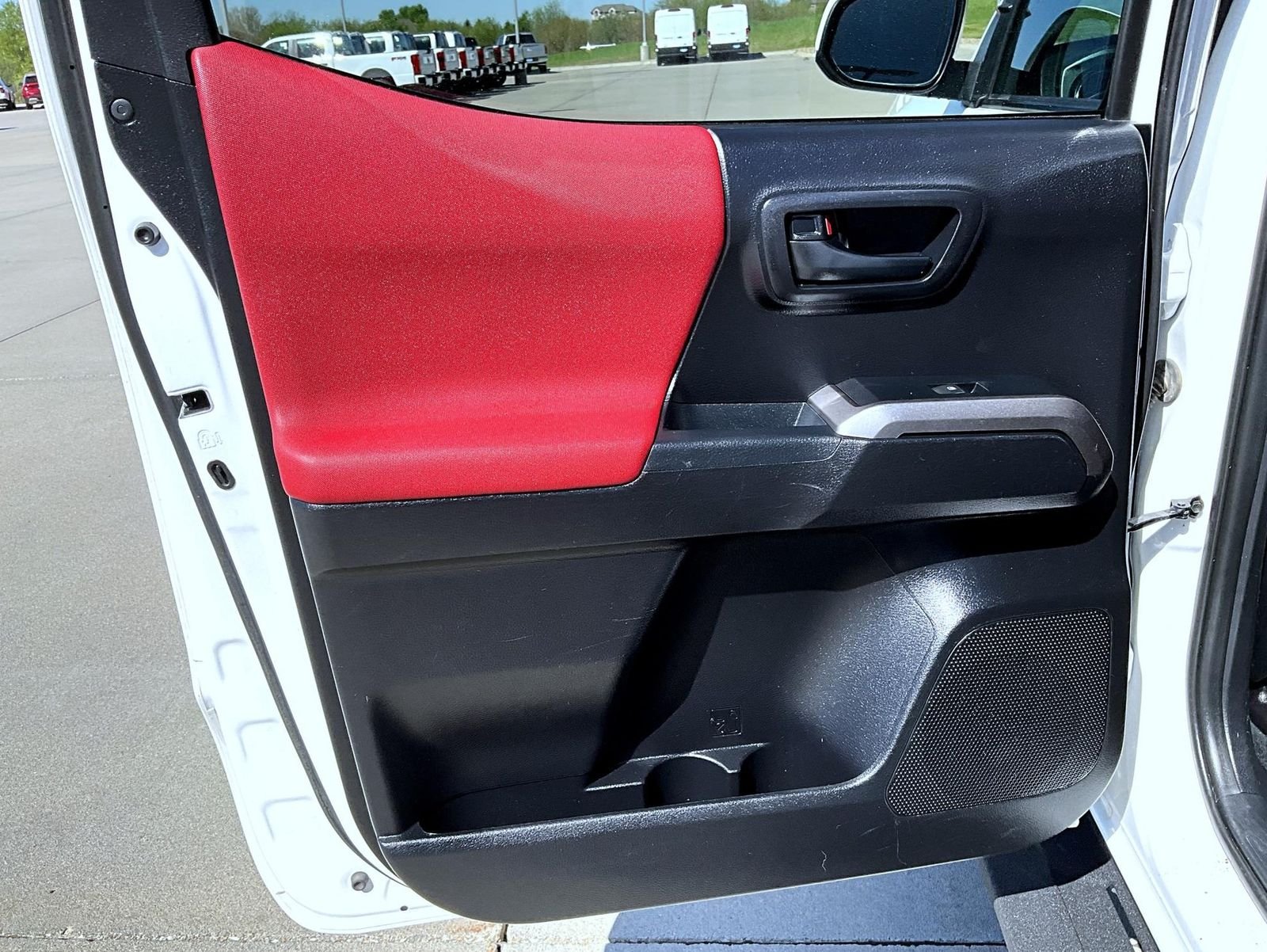 Used 2022 White Toyota SR5 image 21