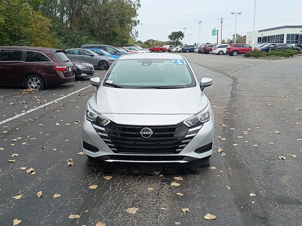 2024 Nissan Versa SV, photo 8 of 12