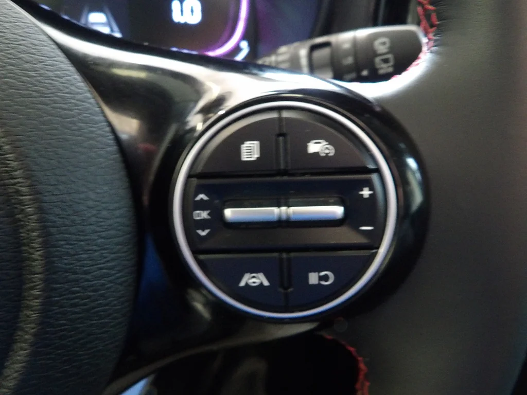 Used 2023 Snow White Pearl Kia GT-Line image 30