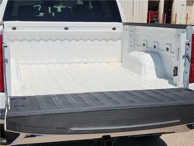 Used 2025 White Chevrolet LT w/1LT 4x4 Crew Cab 5.75 ft. box 147.4 in. WB image 9