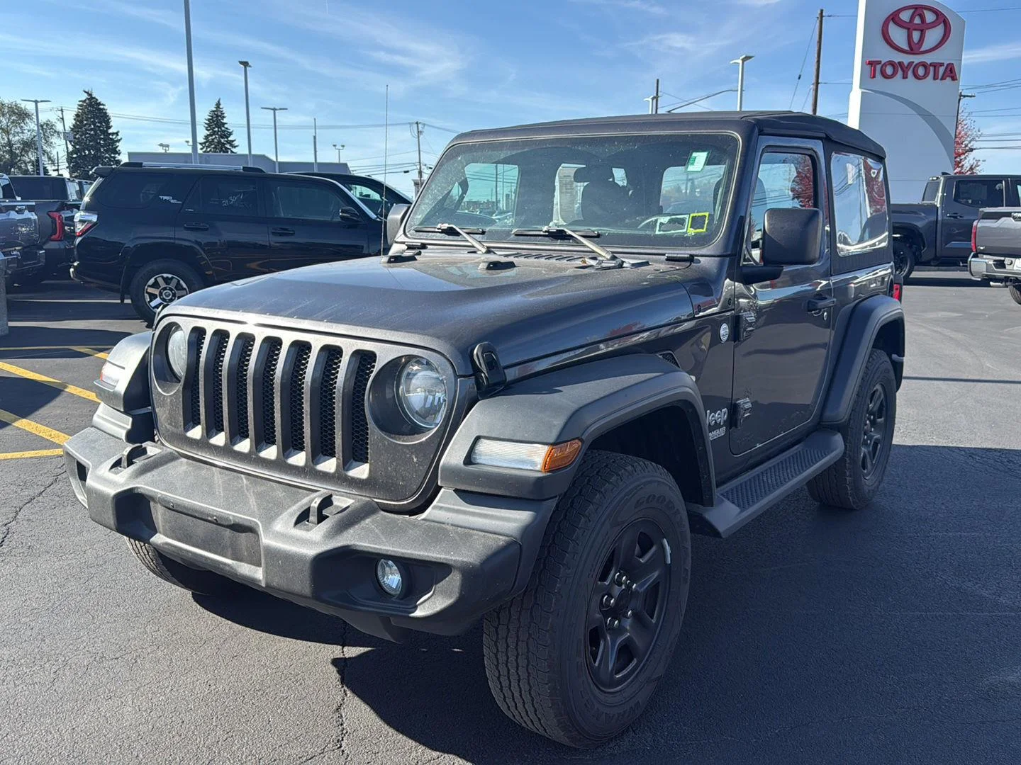 Used 2018 Granite Crystal Metallic Clearcoat Jeep Sport image 7