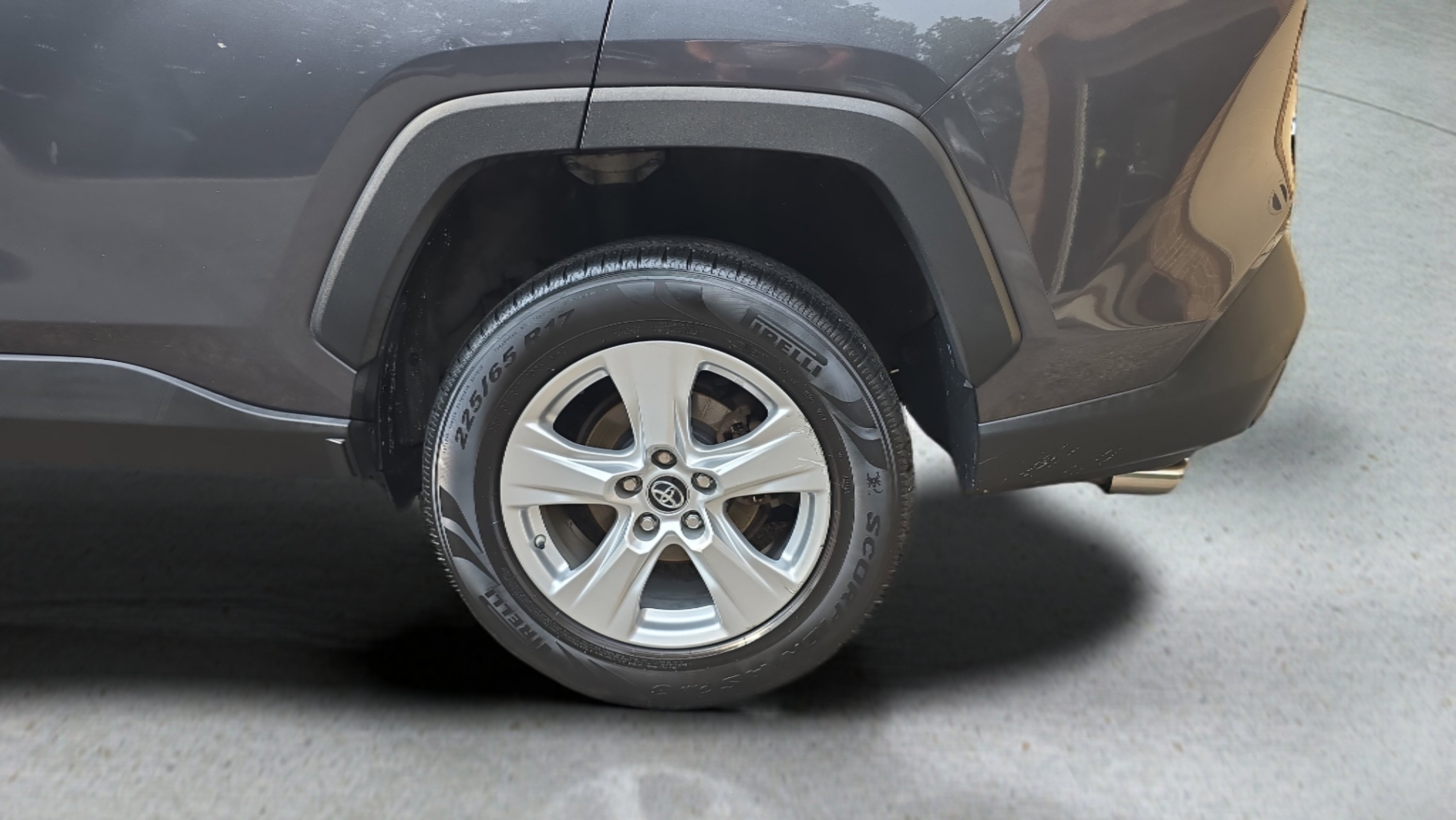 Used 2019 Gray Toyota XLE AWD image 30
