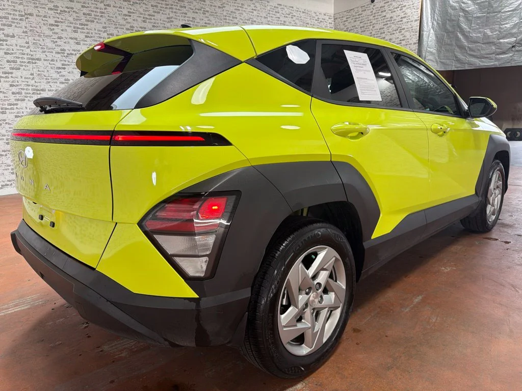 Used 2025 Neoteric Yellow Hyundai SE image 7