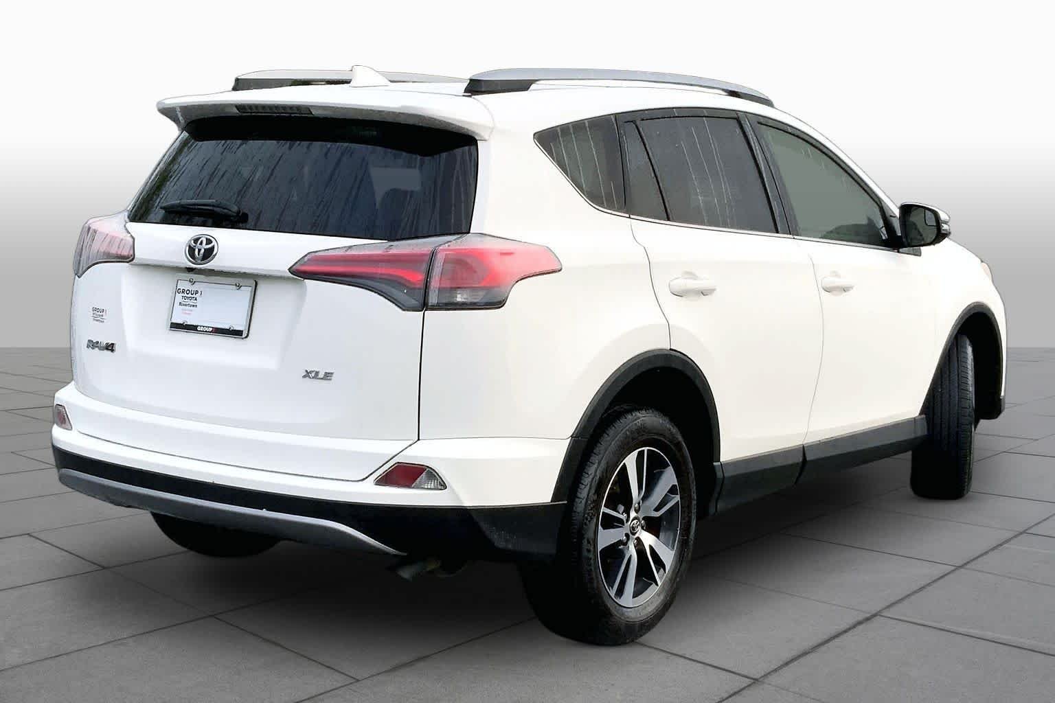 Used 2017 Super White Toyota XLE image 13
