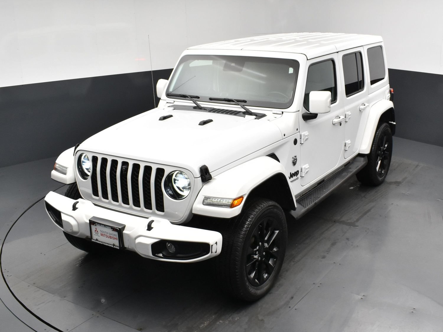Used 2022 Bright White Clearcoat Jeep Unlimited High Altitude image 21