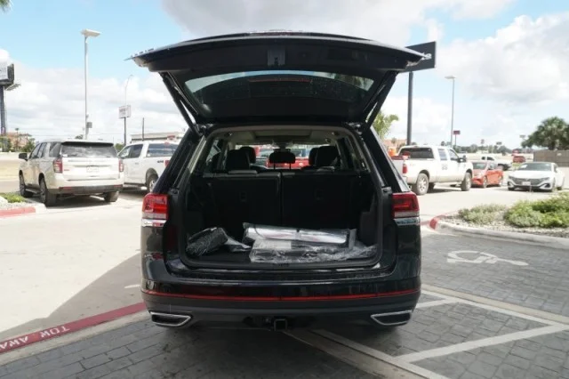New 2026 Deep Black Pearl Volkswagen 2.0T SE w/Technology image 7