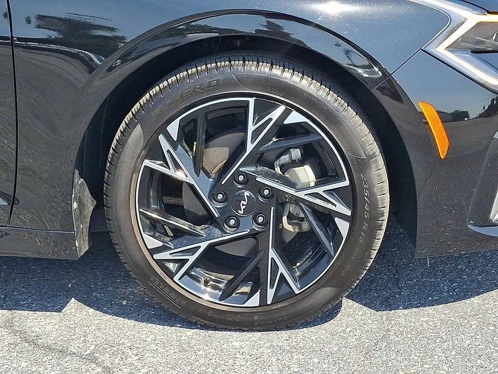 Used 2025 Black Kia GT-Line image 8