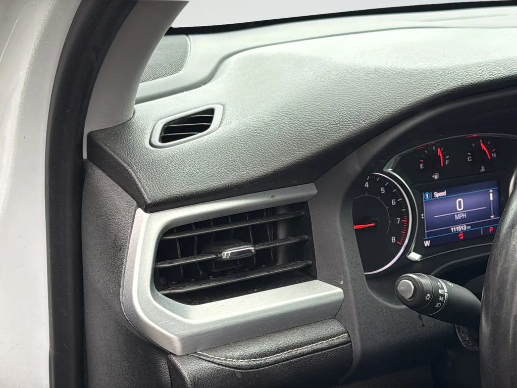 Used 2020 White GMC SLE image 32