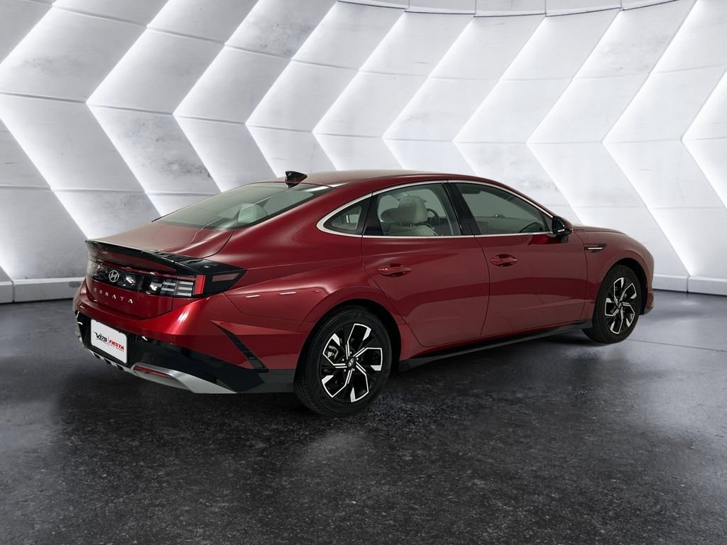 Used 2025 Red Hyundai SEL image 4