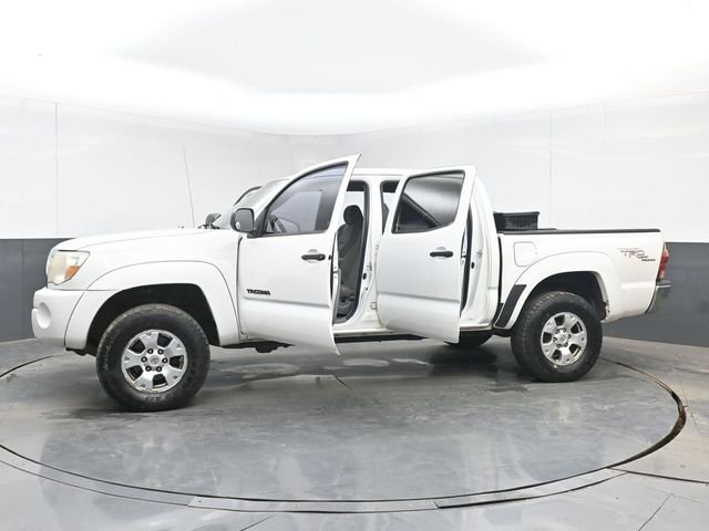 Used 2008 White Toyota Base image 46