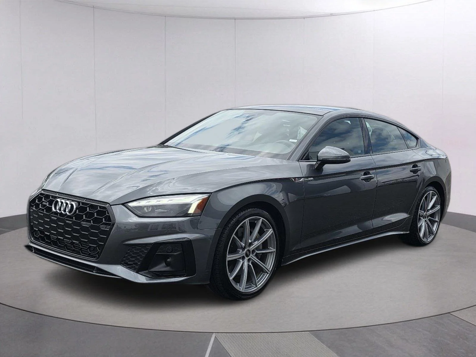 Used 2025  Audi S line Premium image 1
