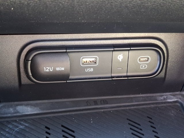 Used 2023 Black Kia X-Line image 28