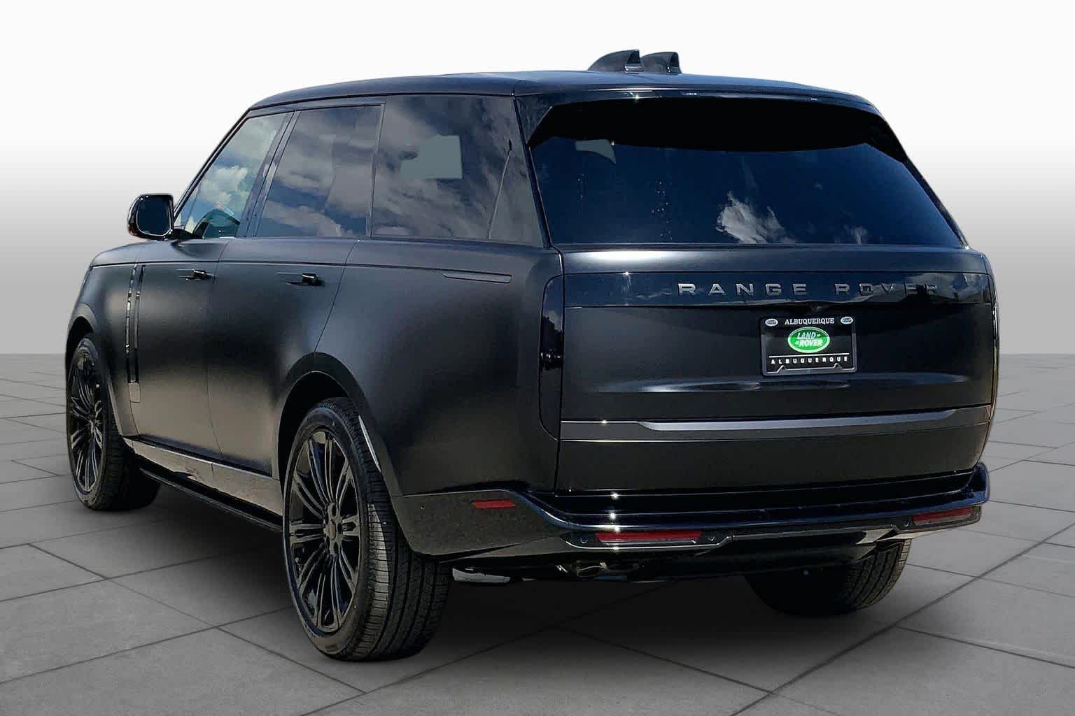 New 2026 Obsidian Black SV Bespoke Ultra Metallic Satin Land Rover SE image 12
