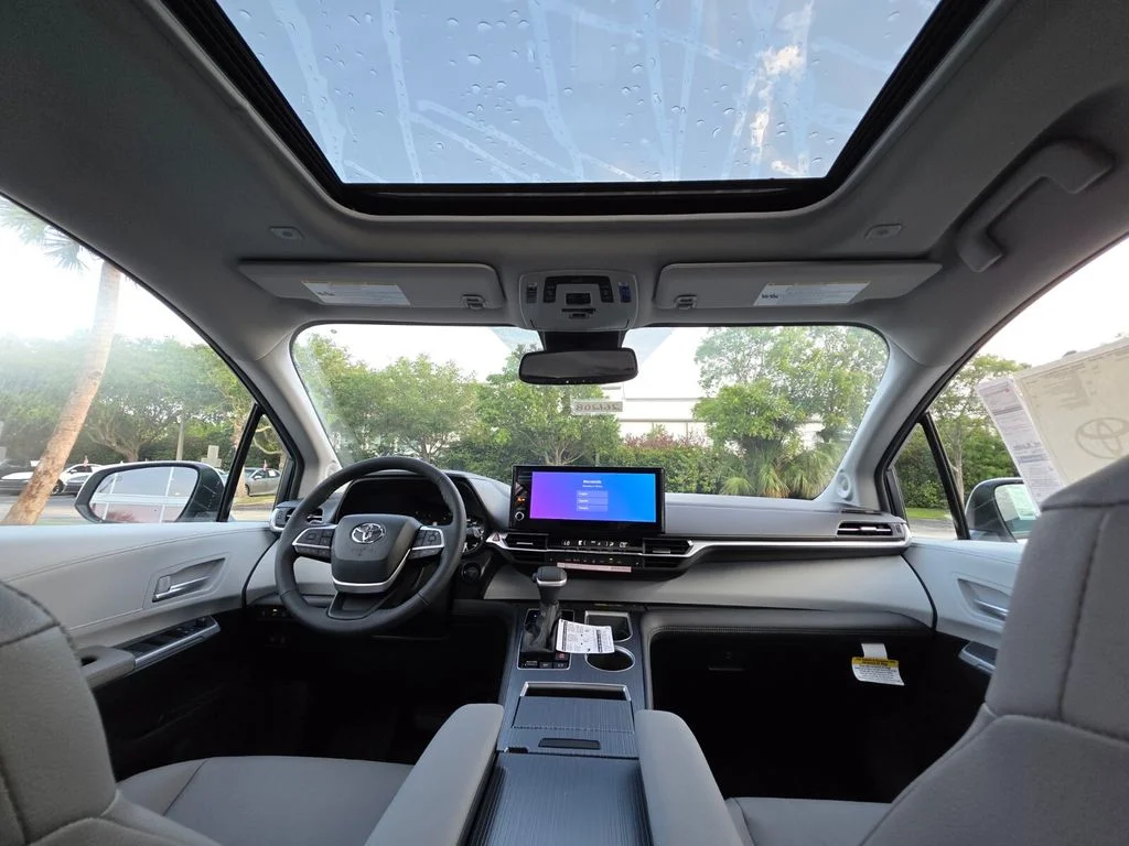 New 2026 Wind Chill Pearl <sup>1</sup> Toyota  XLE image 4