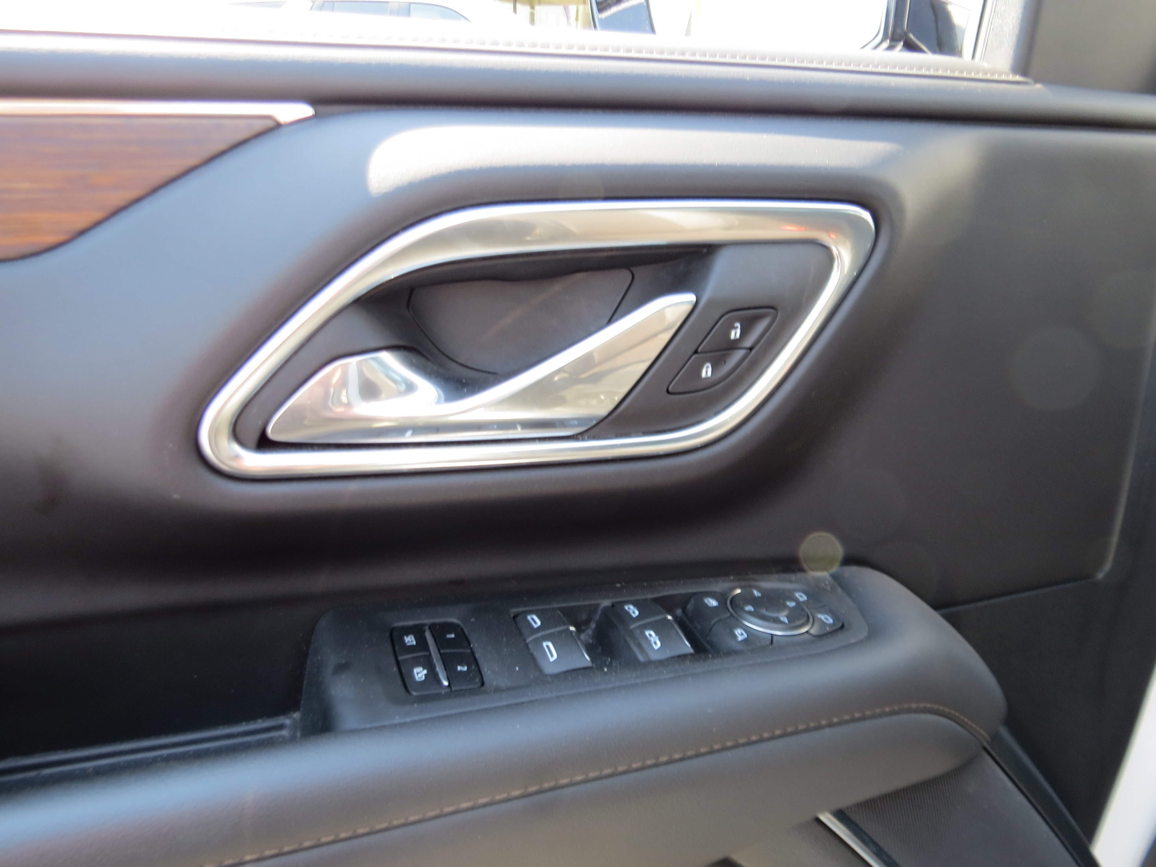 Used 2024 Iridescent Pearl Tricoat Chevrolet High Country image 21