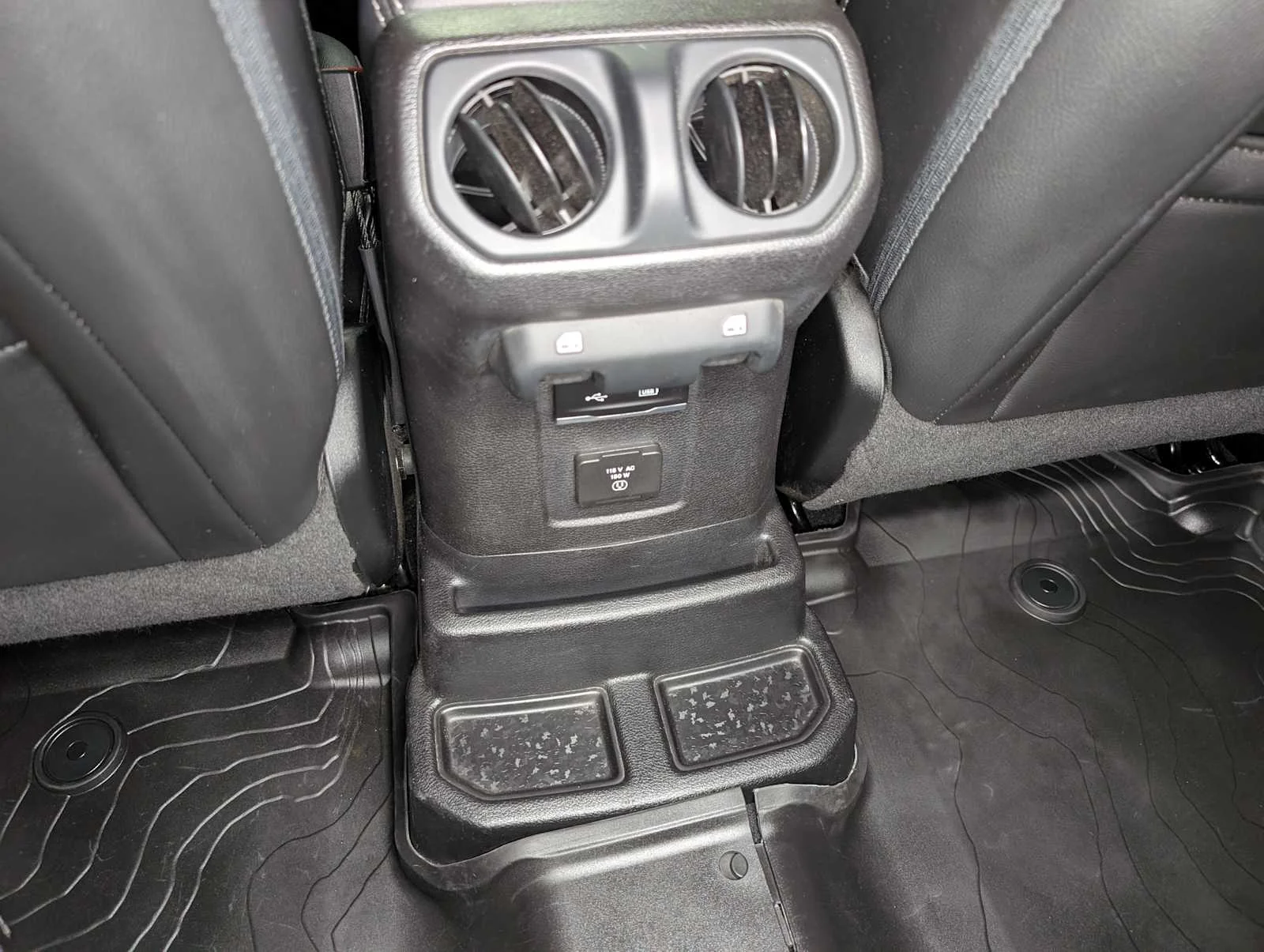 Used 2018 Black Clearcoat Jeep Sahara image 16