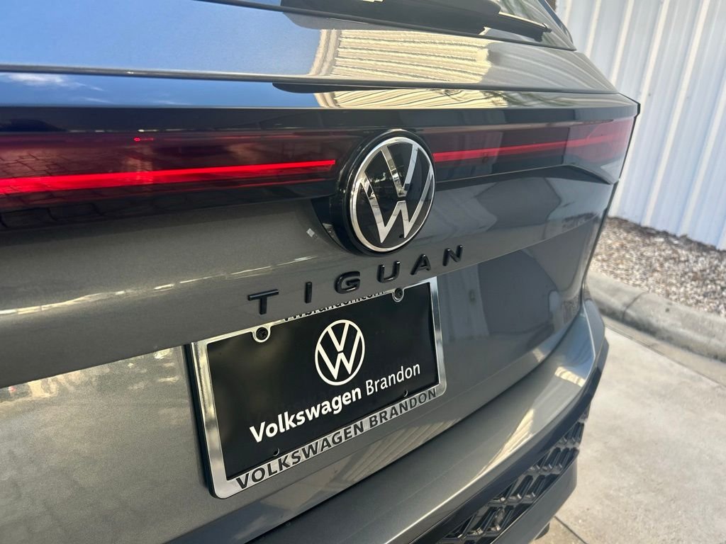 New 2026 Gray Volkswagen 2.0T SE R-Line Black image 31