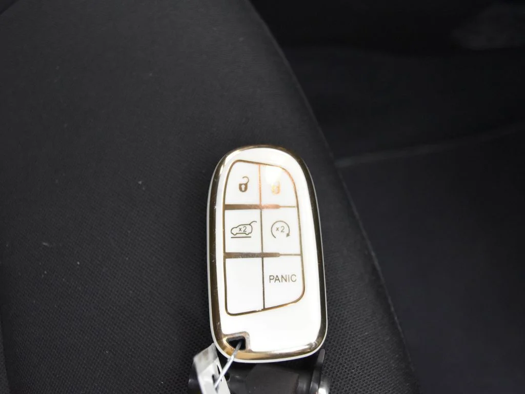 Certified Used 2021 White Jeep Latitude image 28