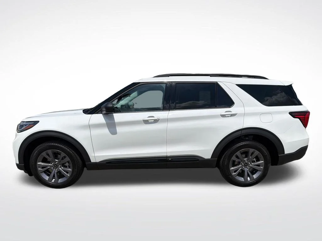 New 2026 Star White Metallic Tri-Coat Ford Active image 5