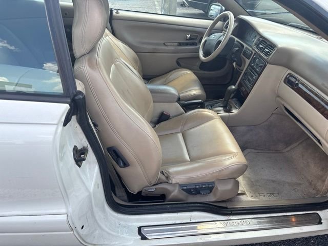 Used 1999 White Volvo Base image 9
