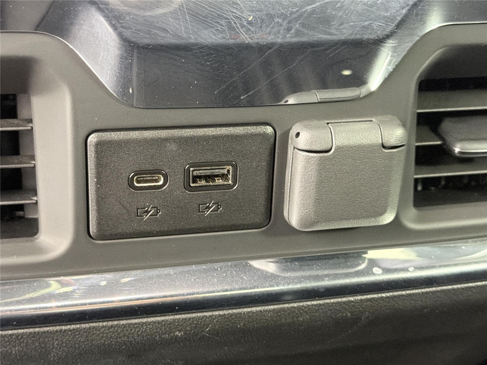Used 2022 Summit White GMC AT4 image 23