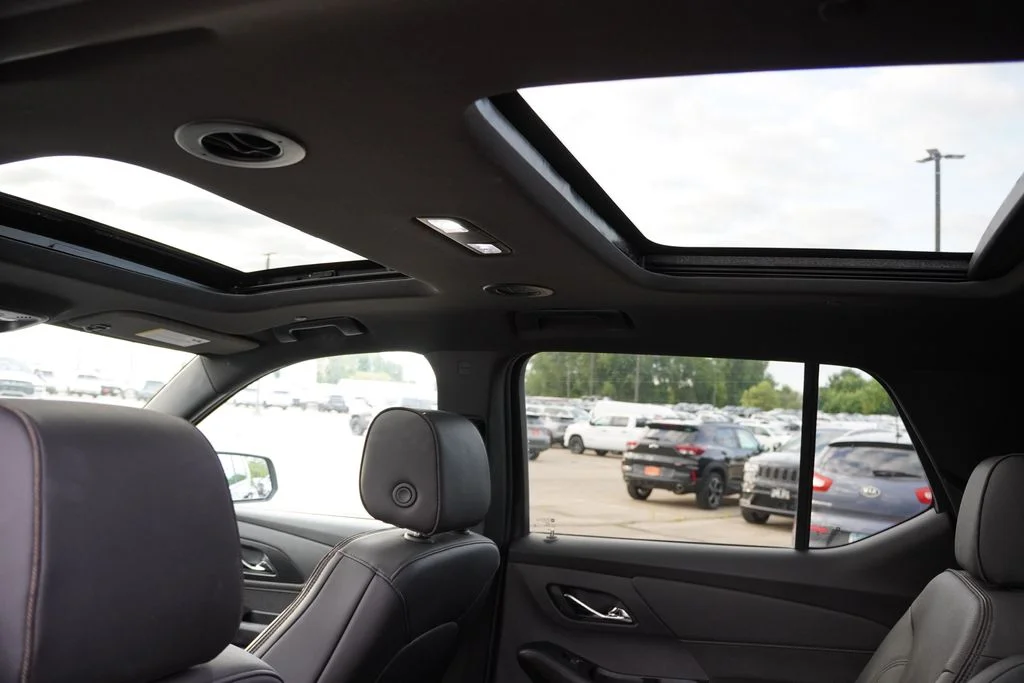Used 2023 Mosaic Black Metallic Chevrolet High Country image 5