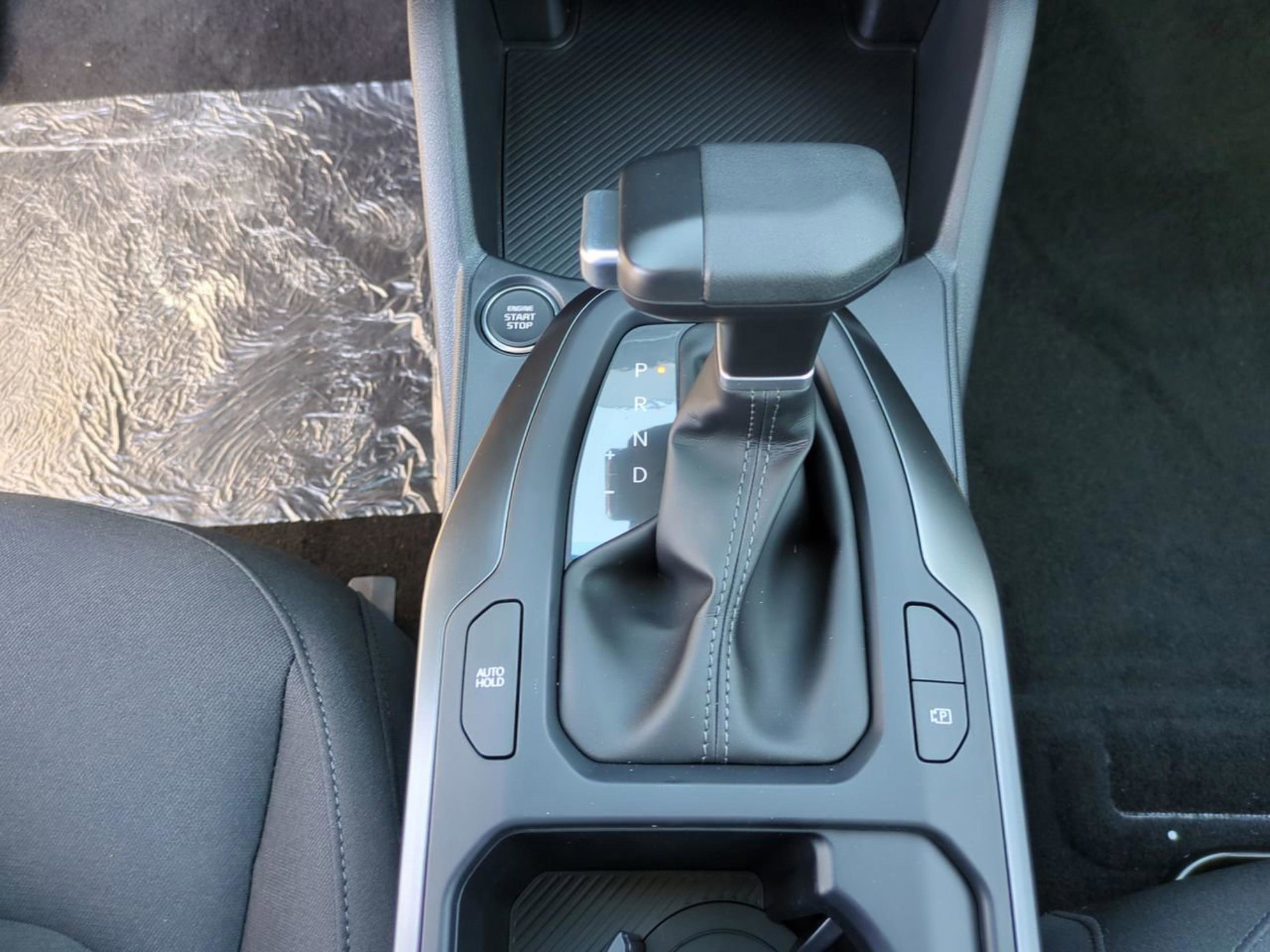 New 2026 Snow White Pearl Kia LX image 16