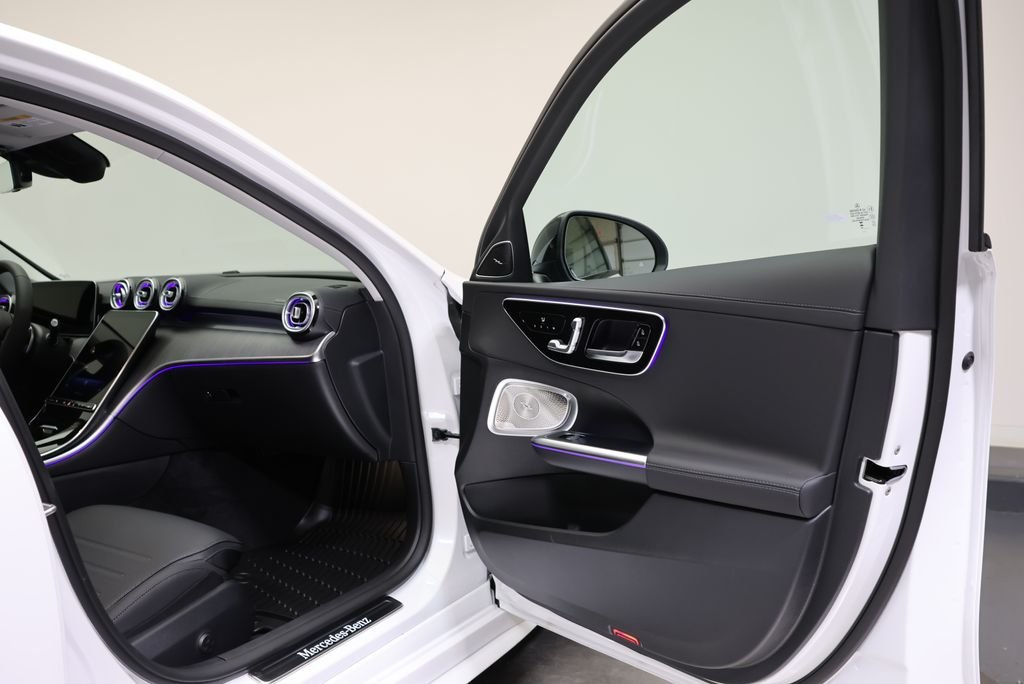 New 2026 MANUFAKTUR Moonlight White Metallic Mercedes-Benz C 300 image 47