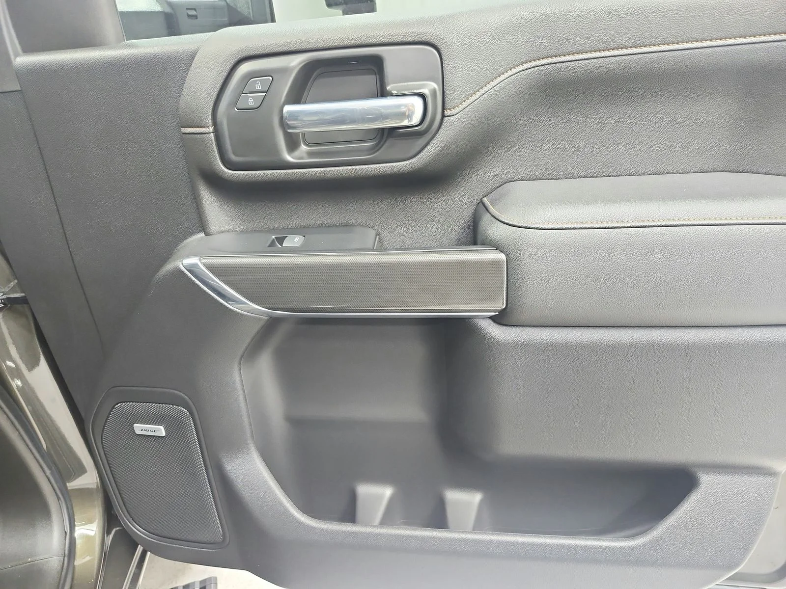 Used 2022  GMC AT4 image 47
