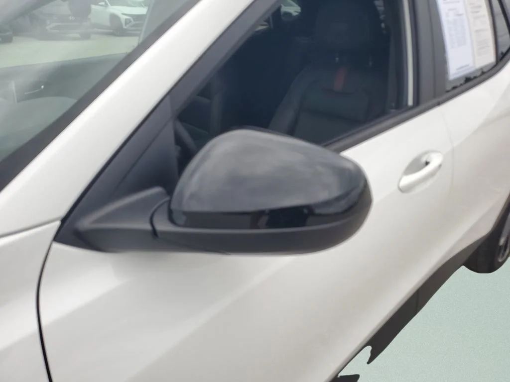 Used 2025 Summit White Chevrolet 2RS image 26