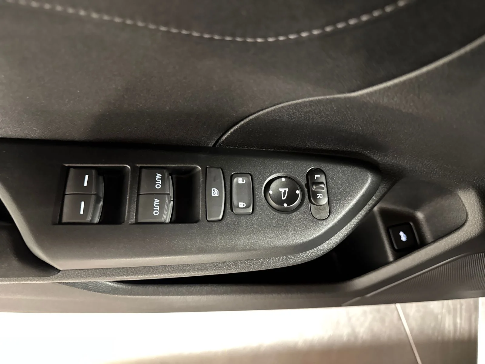 Used 2017  Honda EX-T image 19